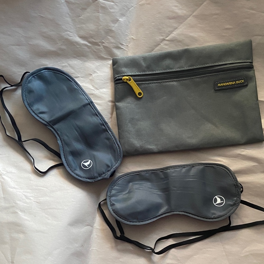 NWOT/Mandarina Duck Gray Travel Eye Mask Set